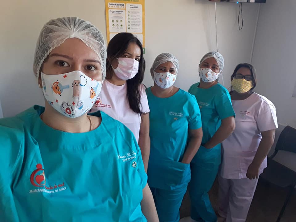 perfil As fotos do médico funcionários dentro branco uniformes